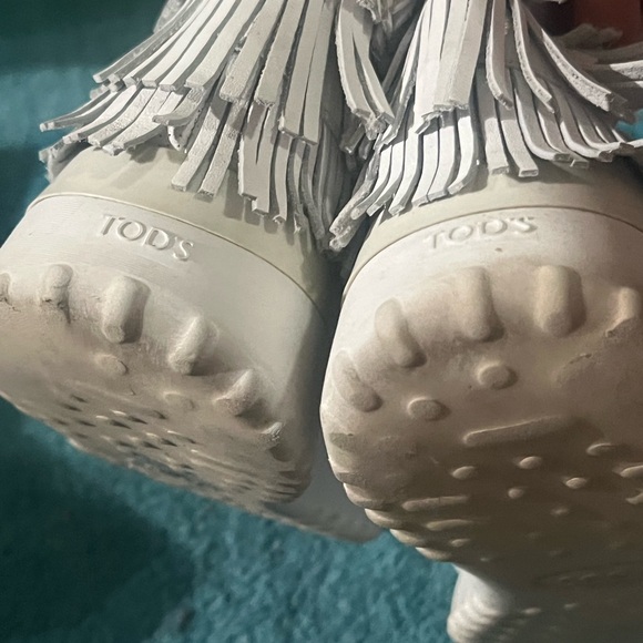 Tod’s fringe perforated leather high-top sneakers - Picture 6 of 11